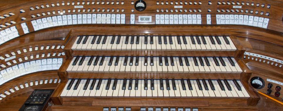 Manuale der Orgel in St. Heribert