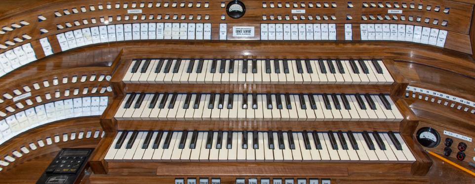 Manuale der Orgel in St. Heribert