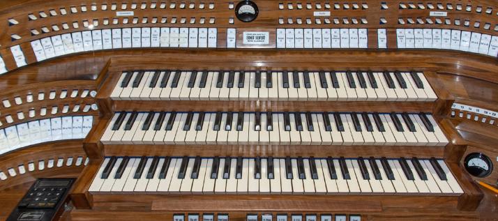 Manuale der Orgel in St. Heribert
