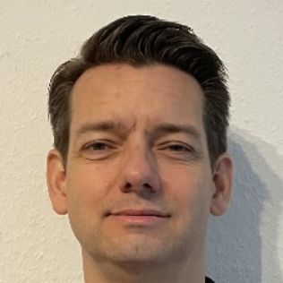 Dr. André Roth