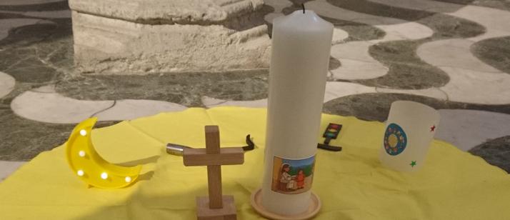 Gestalltete Mitte des Kleinkindergottesdienstes in St. Heribert, November 2021