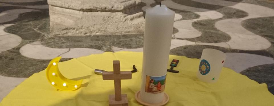 Gestalltete Mitte des Kleinkindergottesdienstes in St. Heribert, November 2021